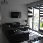 Bel Appart T2,Calme Et Lumineux, Climatise Avec Balcon, Proche Du Centre Ville Avec Parking Prive