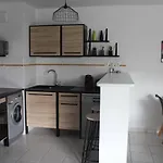 Bel Appart T2,Calme Et Lumineux, Climatise Avec Balcon, Proche Du Centre Ville Avec Parking Prive
