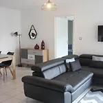 Bel Appart T2,Calme Et Lumineux, Climatise Avec Balcon, Proche Du Centre Ville Avec Parking Prive