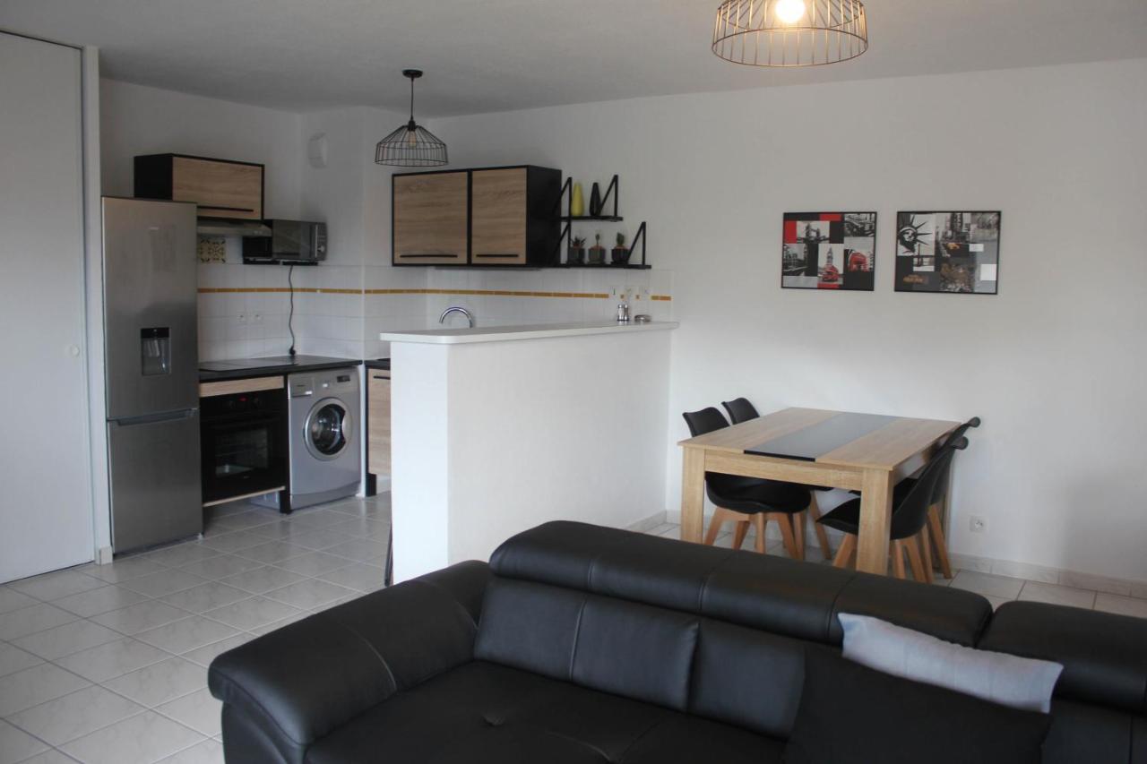Bel T2,calme Et Lumineux, Climatise Avec Balcon, Proche Du Centre Avec Parking Prive Agen